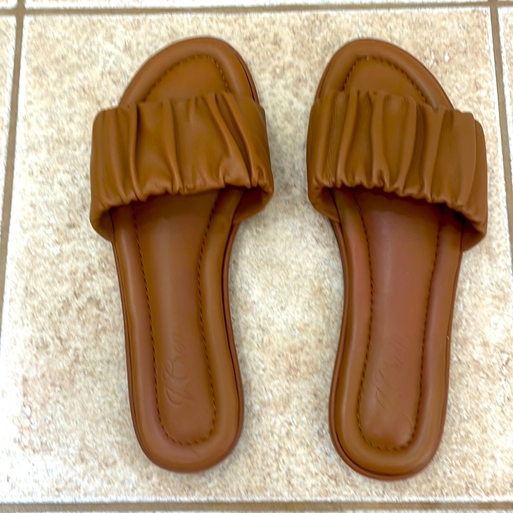 J crew Minorca scrunching-strap slides in leather.